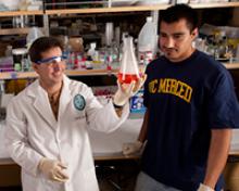 UC Merced biology Professor Rudy Ortiz and student
